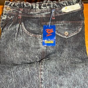 Women’s panhandle slim ruffle top. High rise jean.